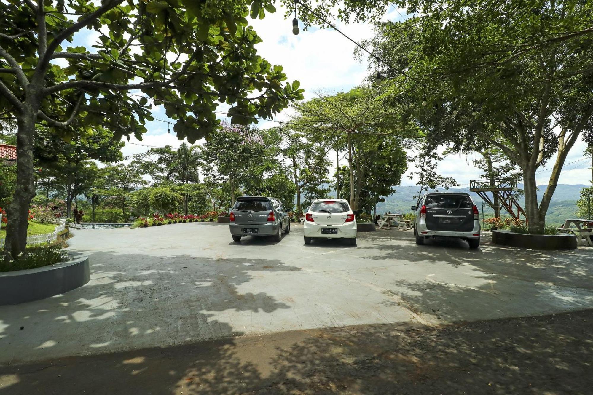 Oyo Homes 90956 Desa Wisata Guranteng Pendjalu Buitenkant foto
