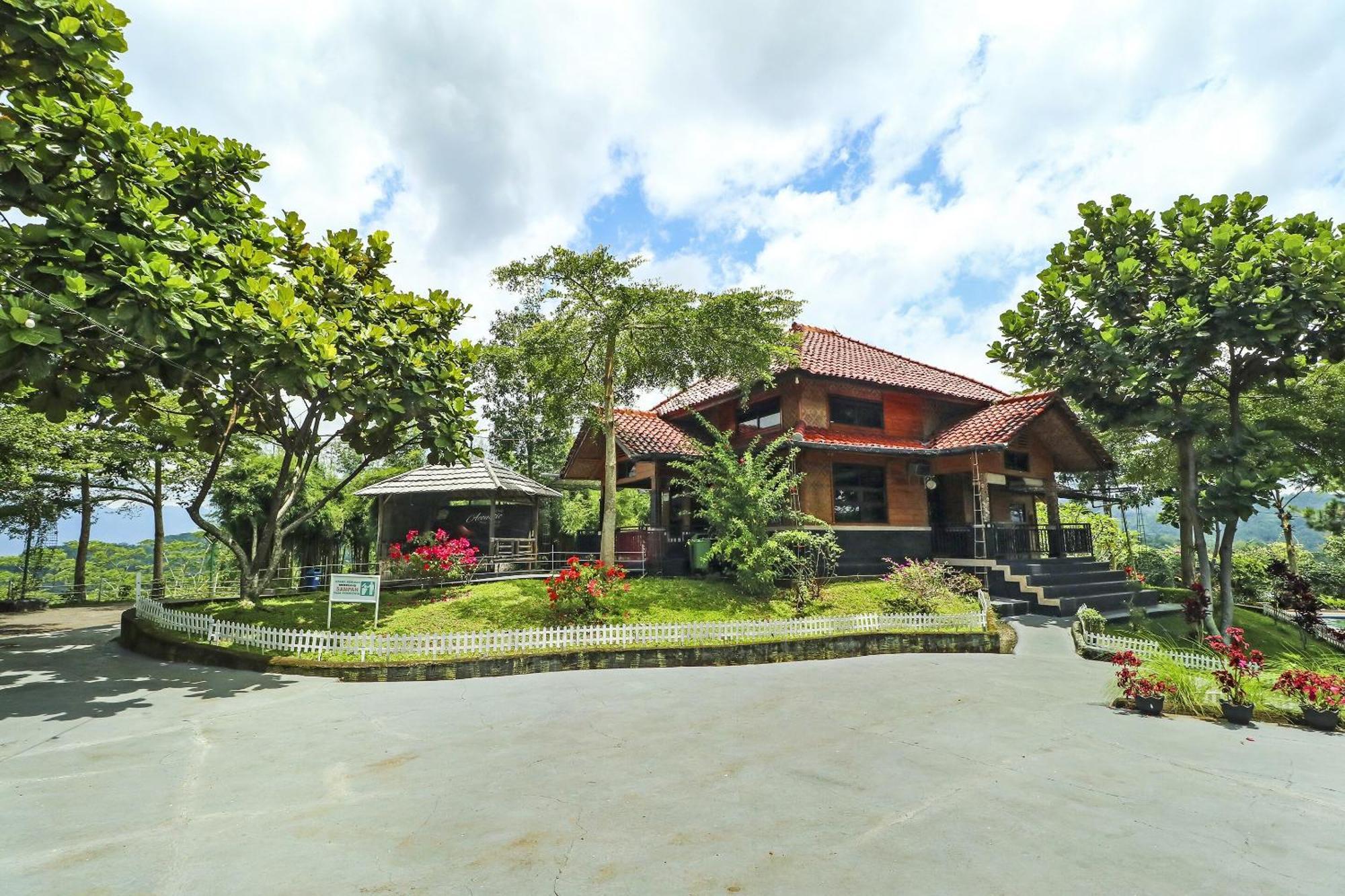 Oyo Homes 90956 Desa Wisata Guranteng Pendjalu Buitenkant foto